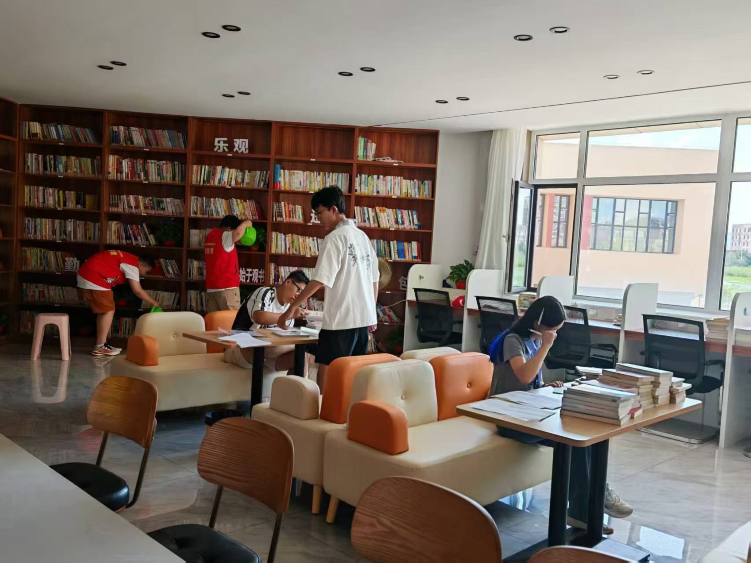 1753667825814496.jpg 元宝山区西城街道新景四季东社区“小小治理家 社区大管家”活动照片3_副本.jpg