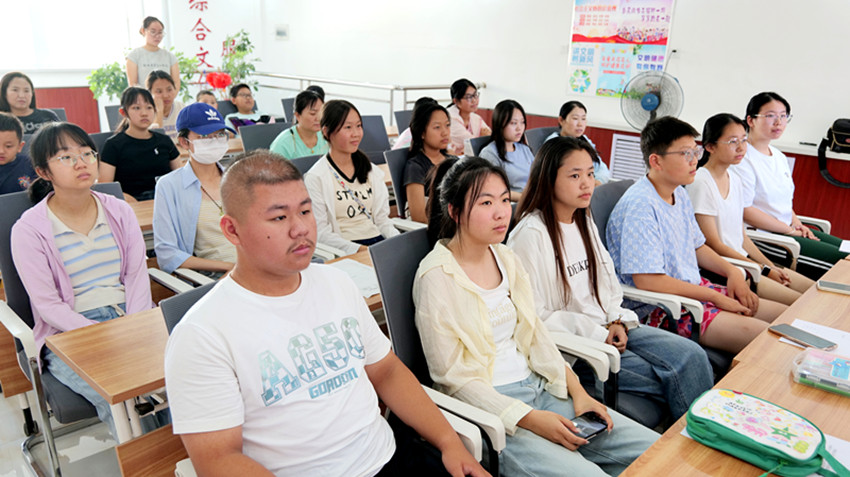 1753860524835638.jpg 元宝山区西城街道新天地烽火记忆照童心活动照片2_副本.jpg