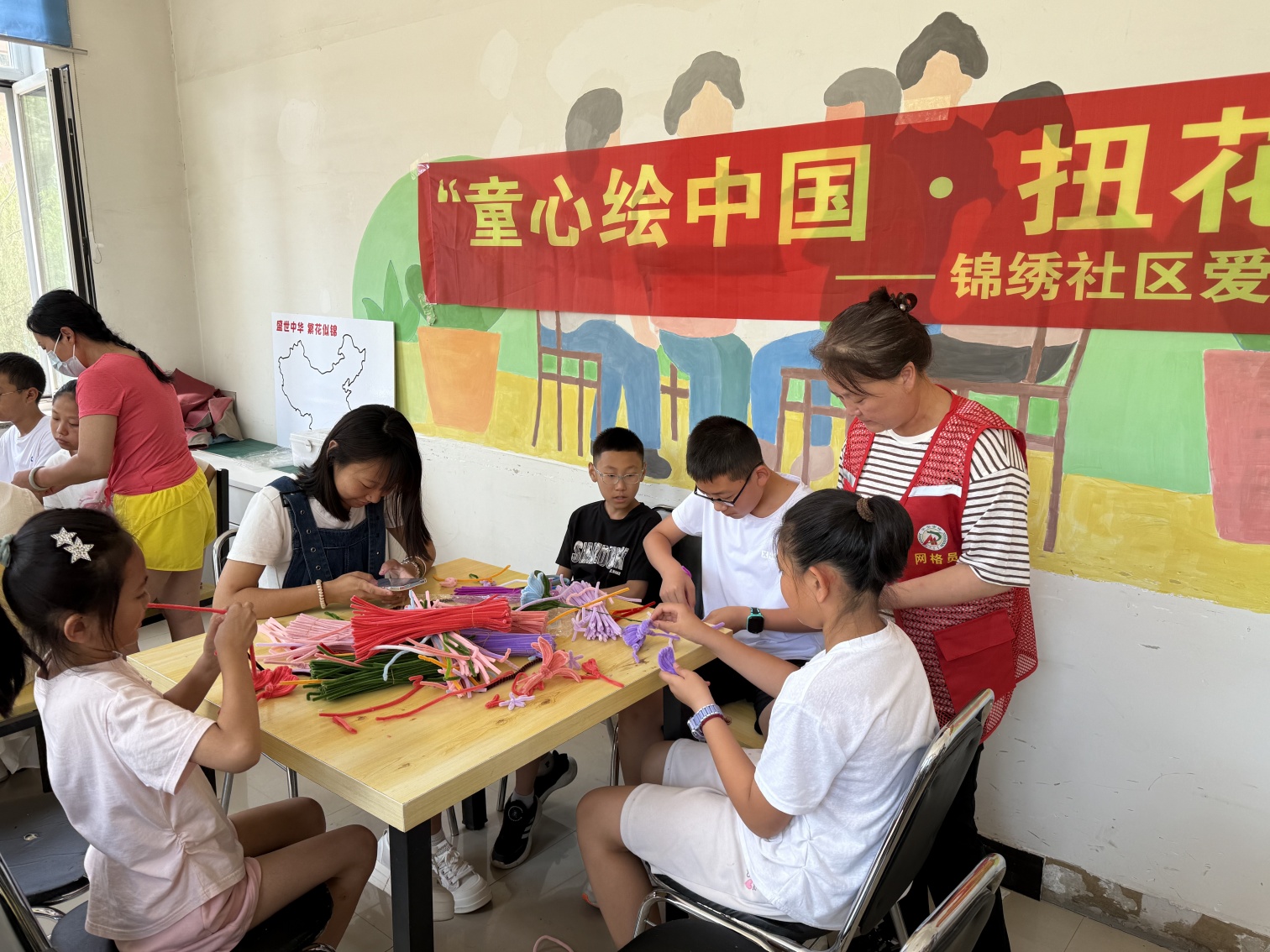 1754271586969670.jpg 元宝山区西城街道锦绣社区关工委“盛世中华 繁花似锦”八一建军节活动照片2_副本.jpg