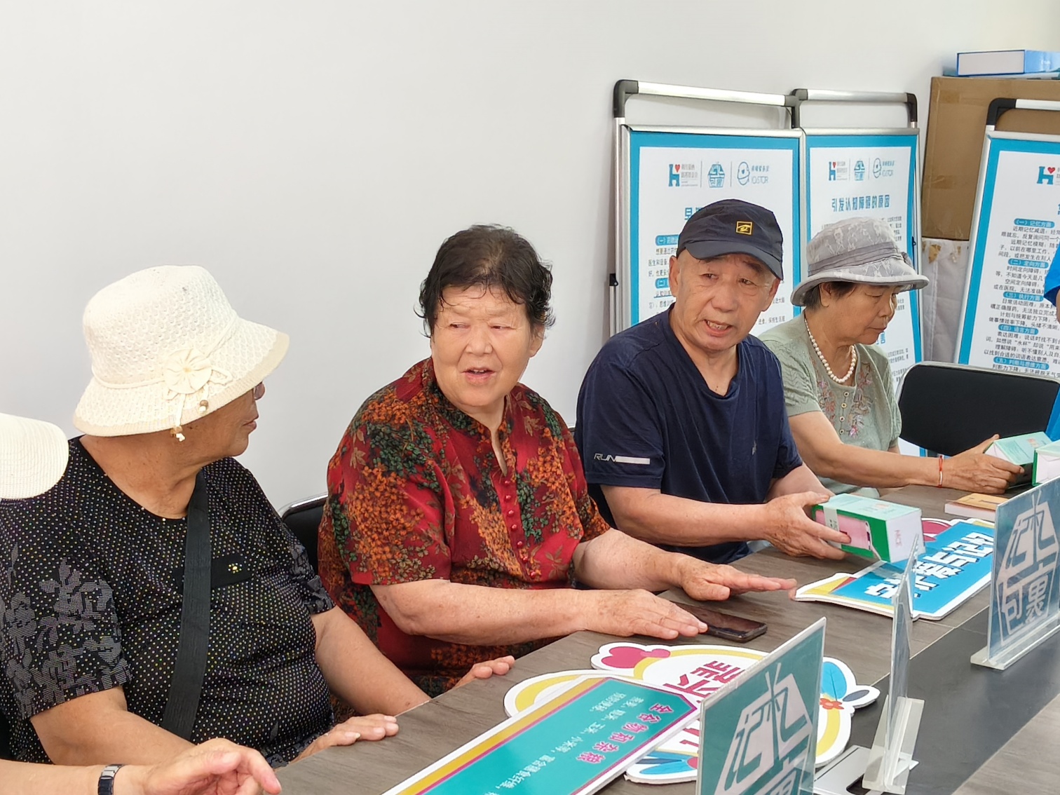 1754446397487212.jpg 元宝山区平庄城区街道旭日社区关工委“记忆家园为老人健康助力”活动照片1_副本.jpg