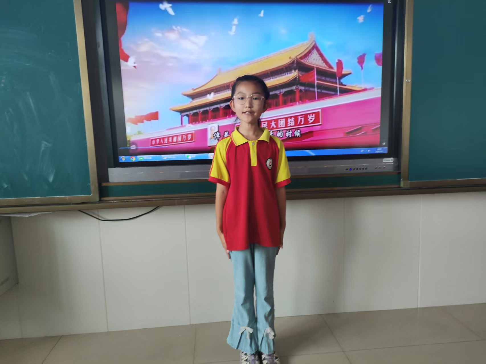 1754533984636741.jpg 元宝山区云杉路街道建昌营社区关工委“红韵润童心,经典咏流传”诵读活动照片1.jpg