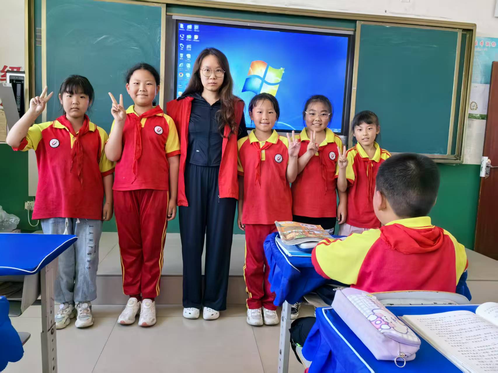 1754534008405413.jpg 元宝山区云杉路街道建昌营社区关工委“红韵润童心,经典咏流传”诵读活动照片3.jpg