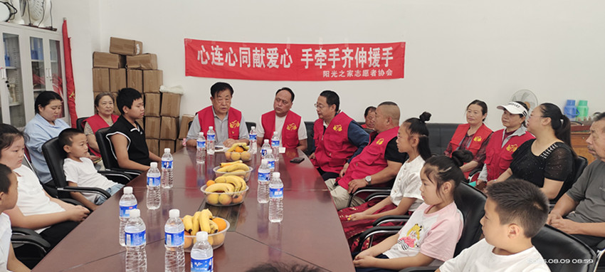 1755243797713010.jpg 元宝山区平庄城区街道星海社区关工委为困境生助学活动座谈会照片1_副本.jpg