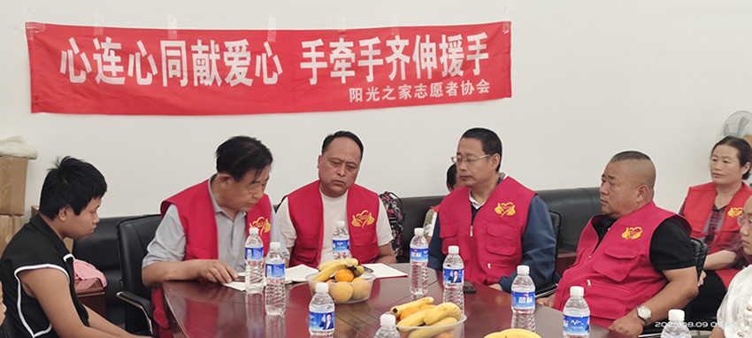 1755243837269876.jpg 元宝山区平庄城区街道星海社区关工委为困境生助学活动座谈会照片4_副本.jpg