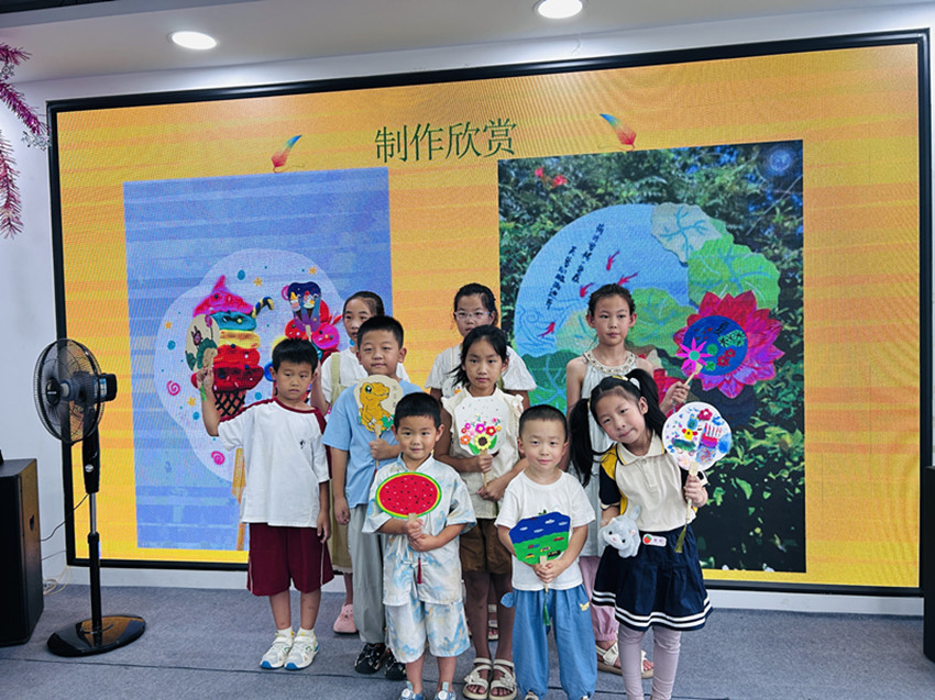 1755523572886974.jpg 元宝山区平庄城区街道吉祥社区暑期青少年绘画活动照片4_副本.jpg