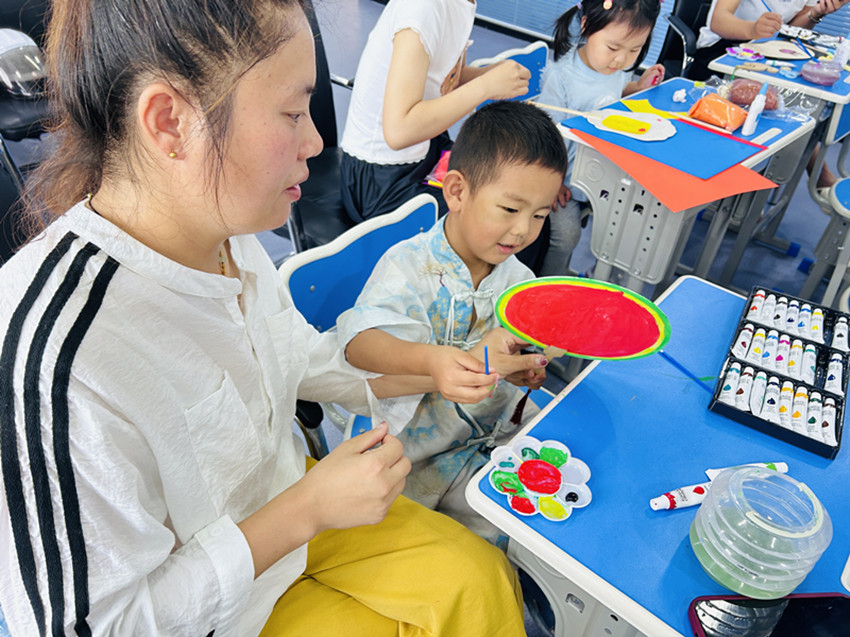 1755523613541703.jpg 元宝山区平庄城区街道吉祥社区暑期青少年绘画活动照片3_副本.jpg