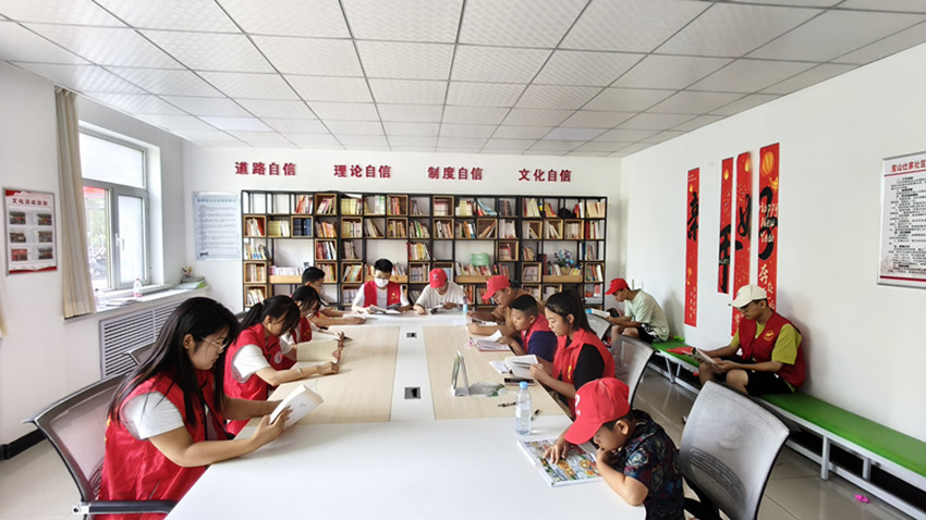 1755678722634879.jpg 元宝山区西城街道宝山仕家社区关工委小小志愿者,服务进社区活动照片4_副本.jpg