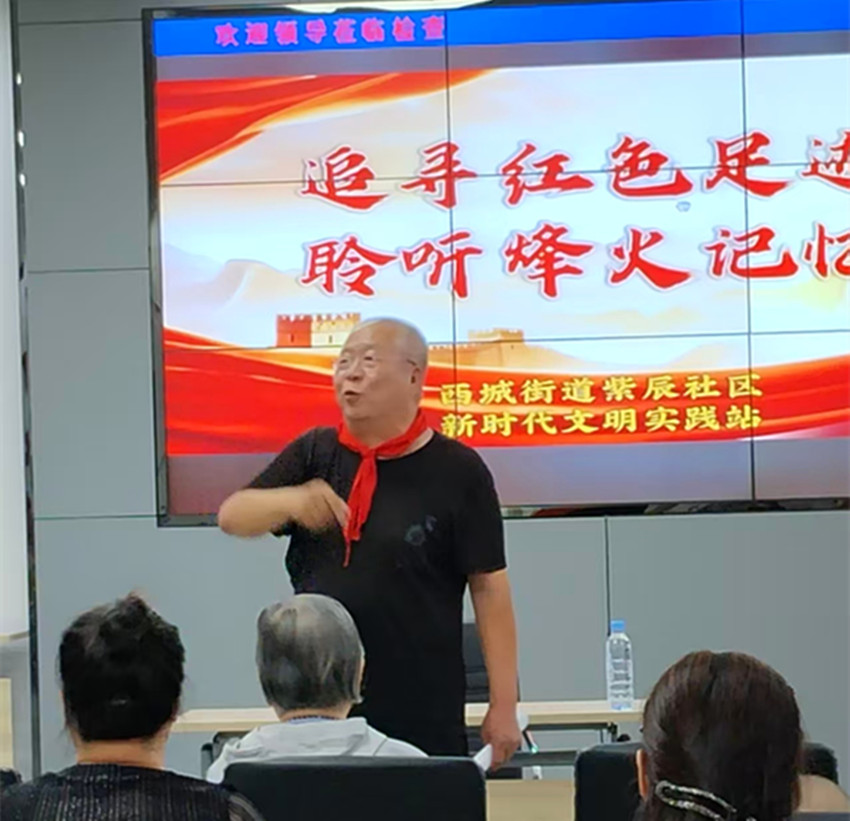 1756367060493796.jpg 元宝山区西城街道关工委“追寻红色足迹 聆听烽火记忆”主题活动照片8_副本.jpg