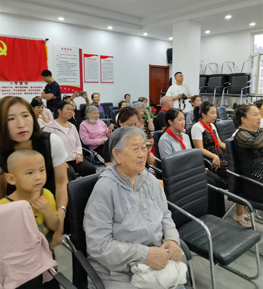 1756367095598730.jpg 元宝山区西城街道关工委“追寻红色足迹 聆听烽火记忆”主题活动照片7_副本.jpg