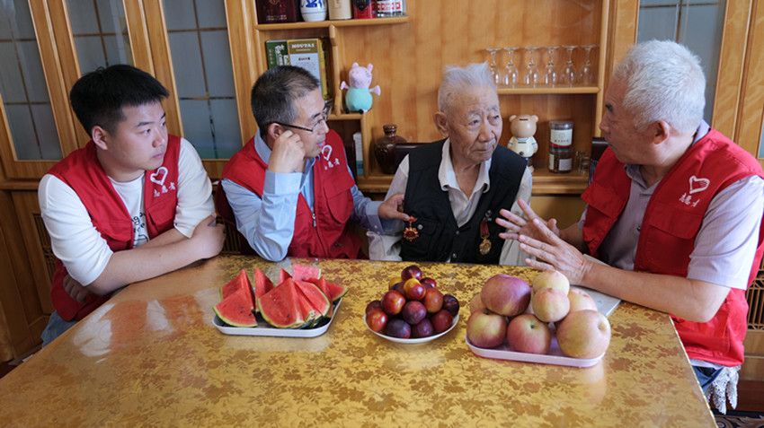 1756535318270987.jpg 元宝山区草原蓝哈达协会关工委陪抗美援朝老兵过七夕活动照片2_副本.jpg
