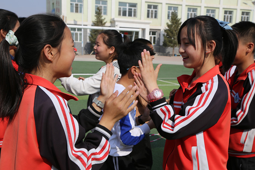 1756798506568890.jpg 元宝山区草原蓝哈达协会、新天地社区关工委红色童谣活动照片4_副本.jpg