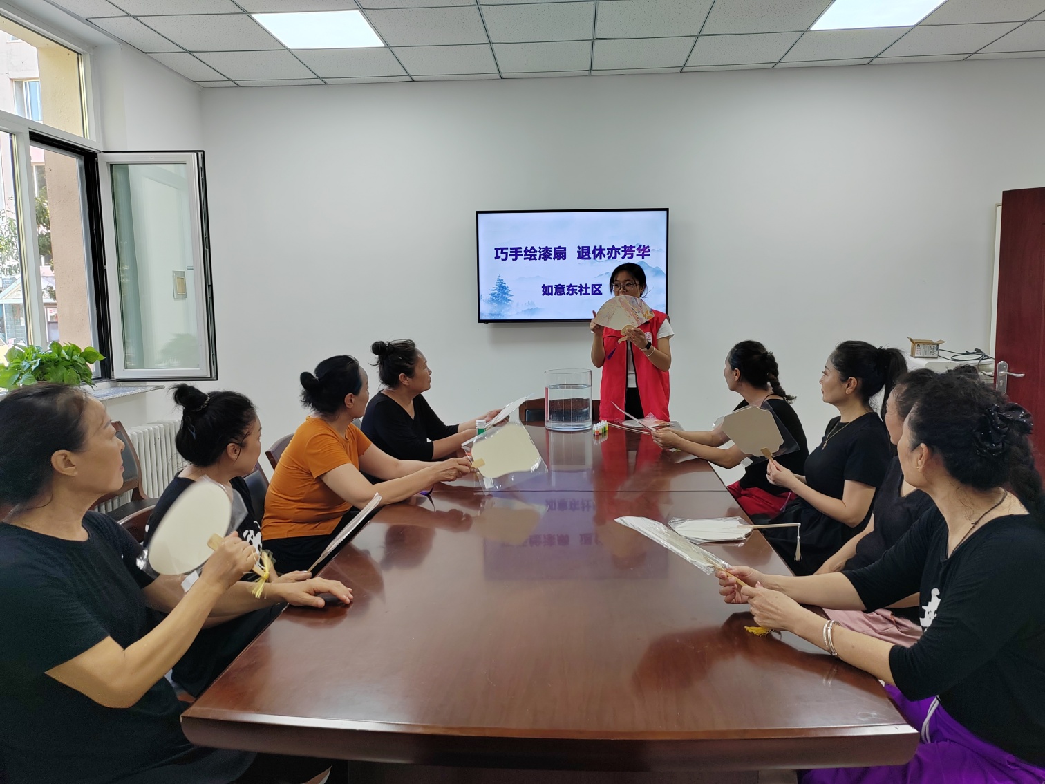 1757472605416382.jpg 元宝山区西城街道如意东社区关工委教师节非遗活动照片3_副本.jpg