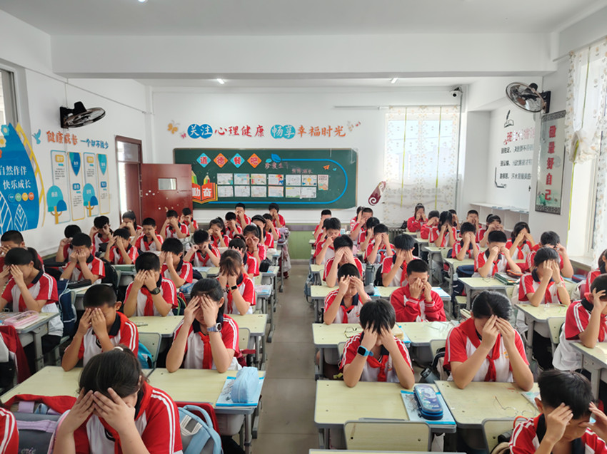 1757837341230624.jpg 元宝山区平矿二小融合路队展风采 文明习惯育新人活动照片2_副本.jpg