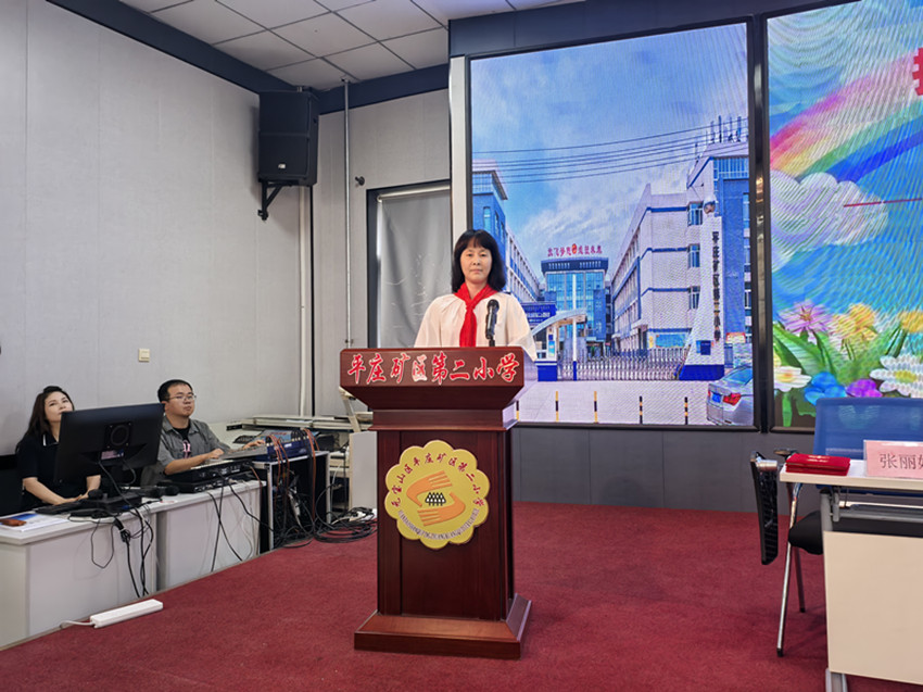 平矿二小一年级家长委员会成立暨“五老”进校园活动照片28_副本.jpg