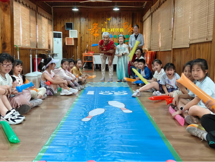 1758163051860289.png 7月14日,张家港市杨舍镇花园浜社区利用小木屋阵地,推出“错峰共享空间”.png