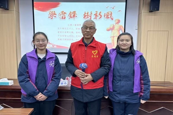 江陵街道运东社区 袁朝军：银发映初心 志愿谱华章2.png