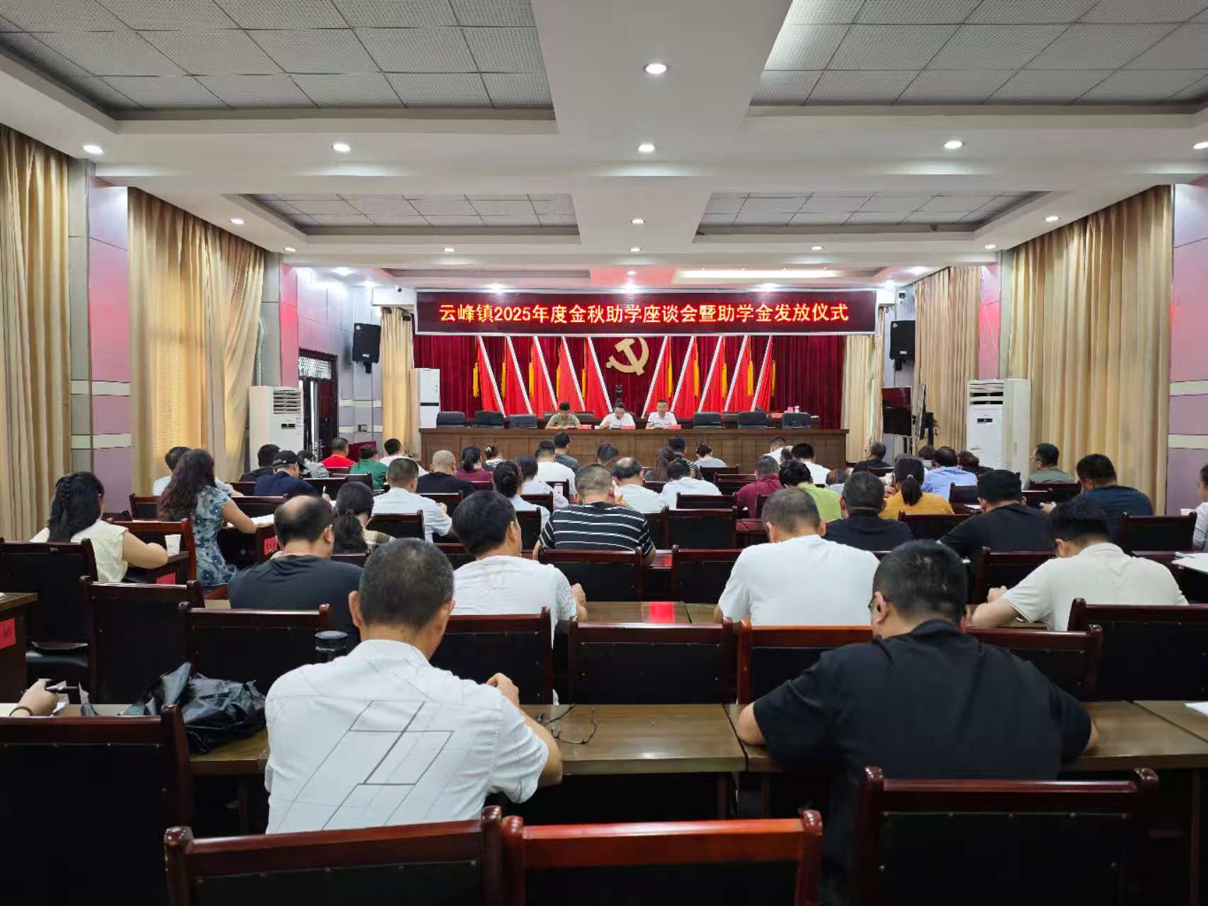 1758263973998833.jpg 云峰2.jpg