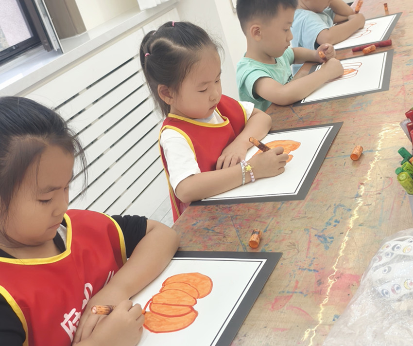 西城街道新景四季东社区关工委”秋分绘就南瓜意 少年书尽季秋情“活动照片3_副本.jpg