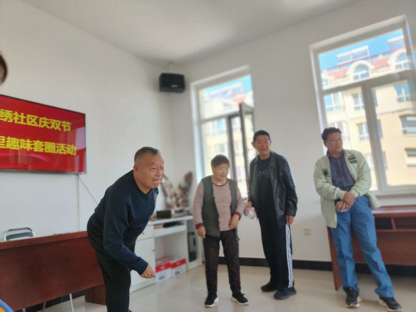 1759392745455579.jpg 西城街道锦绣社区邻里同心,双节同庆活动照片2_副本.jpg