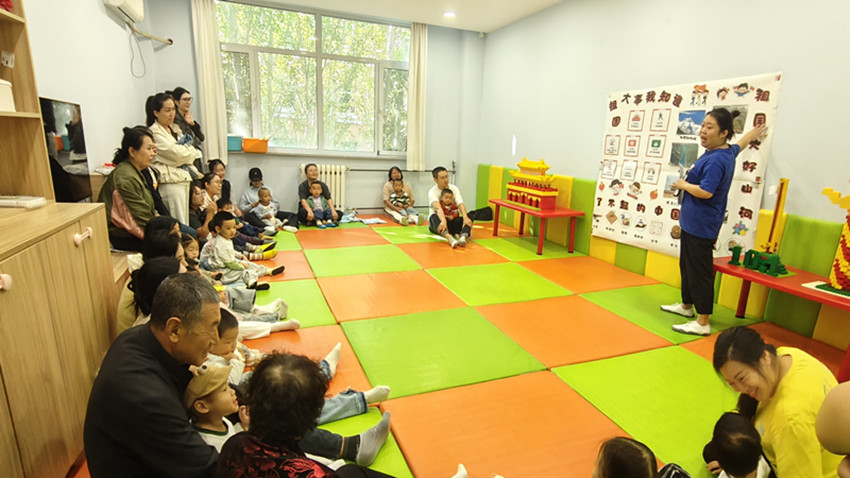 1759737754263328.jpg 西城街道新天地社区“情满中秋 欢度国庆”亲子活动照片3_副本.jpg