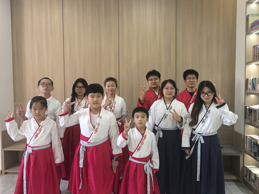 1760165427811997.jpg 西城街道王府社区“国学竞赛显真才 诗会雅集聚贤童”活动照片2_副本.jpg