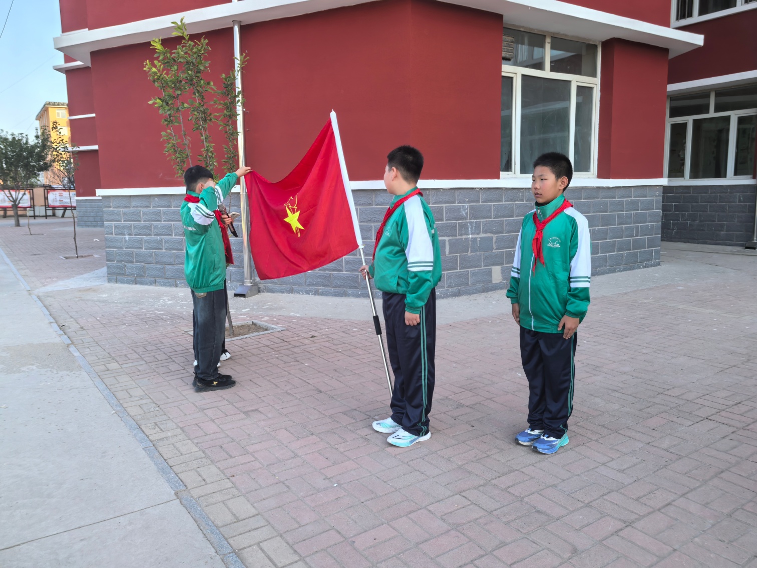 平矿一小“强国复兴有我  争当新时代好少年”建队日活动照片5_副本.jpg