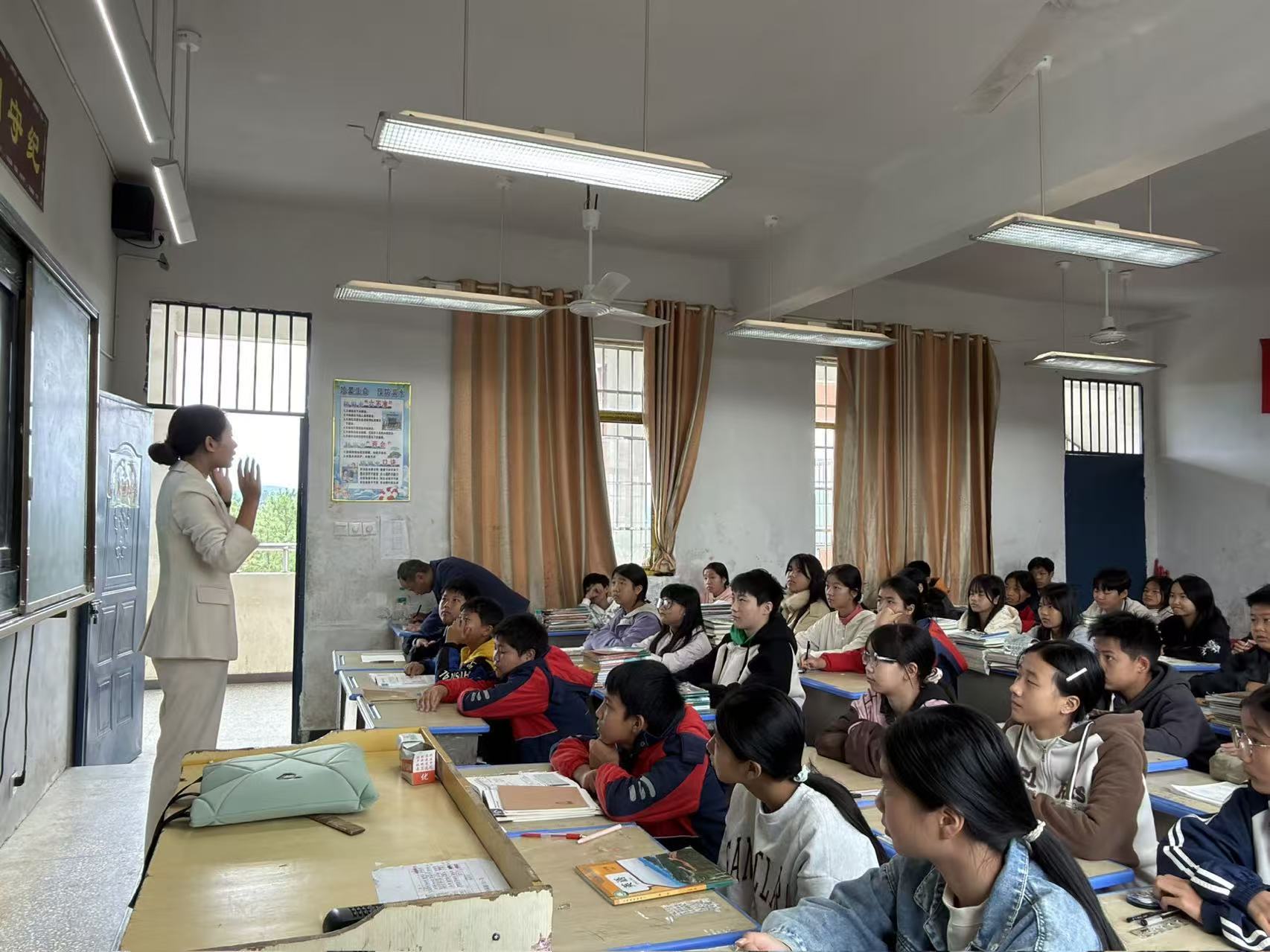 1761186300247050.jpg 邓.jpg