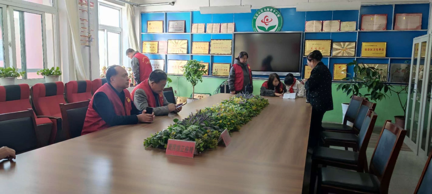 1761702575470053.jpg 马蹄营子学校“暖心助学行 阳光递温暖”迎来阳光之家志愿者助学活动照片3_副本.jpg