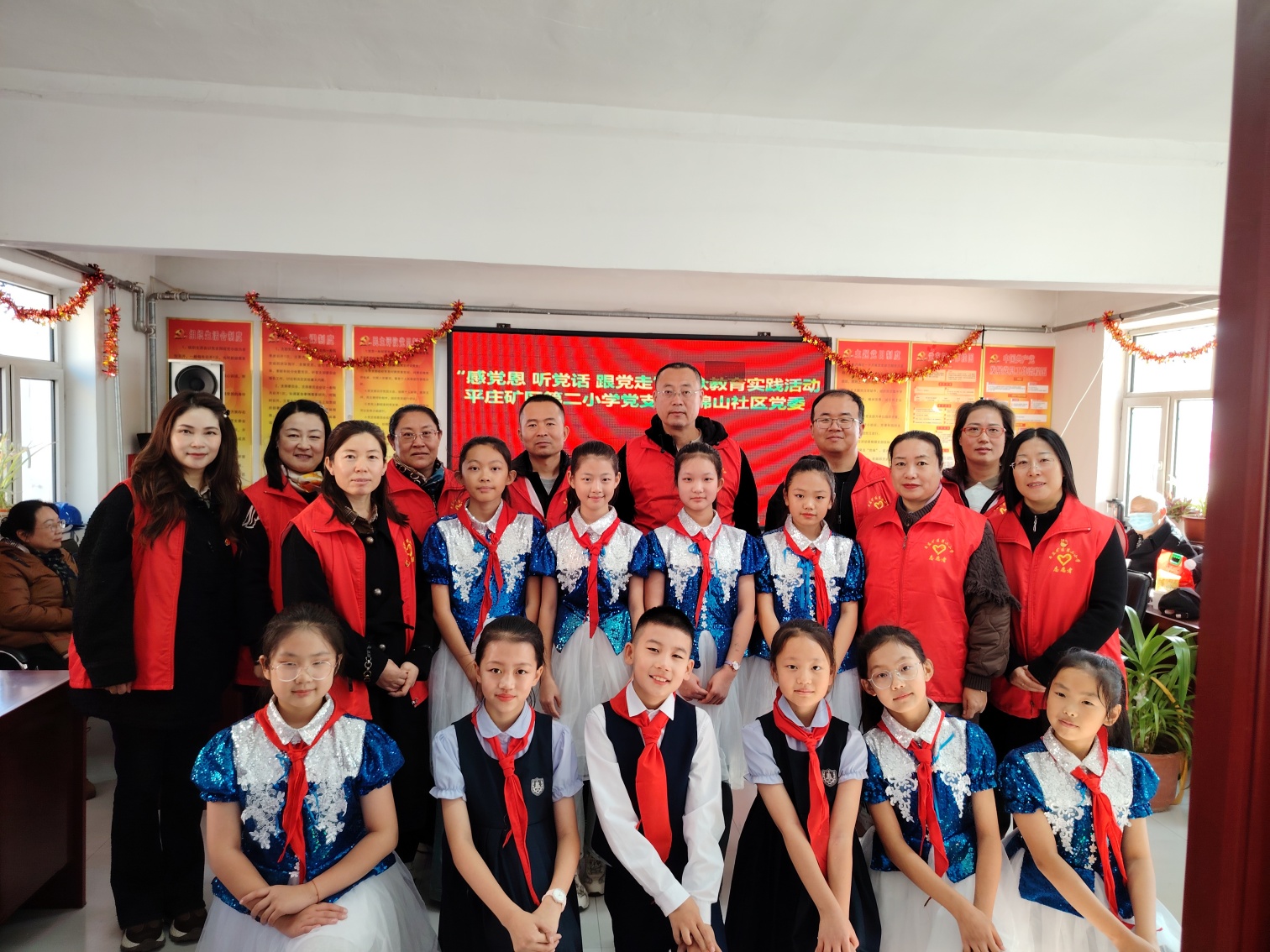 1761705531643769.jpg 平矿二小“九九重阳暖 敬老传美德”活动照片1_副本.jpg
