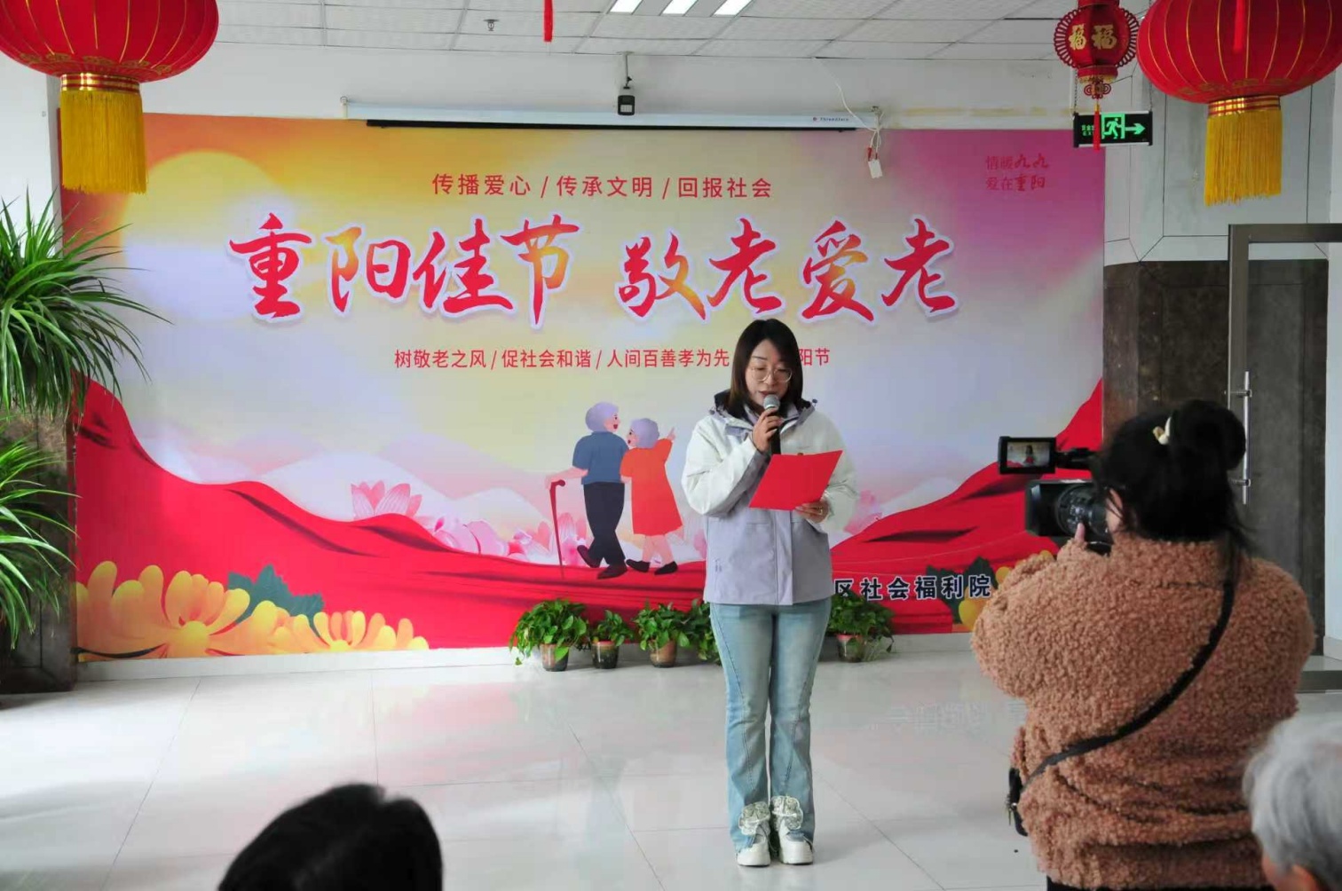 1761880758347032.jpg 区第六幼儿园 党建引领聚合力,童心社区敬长辈 活动照片2_副本.jpg