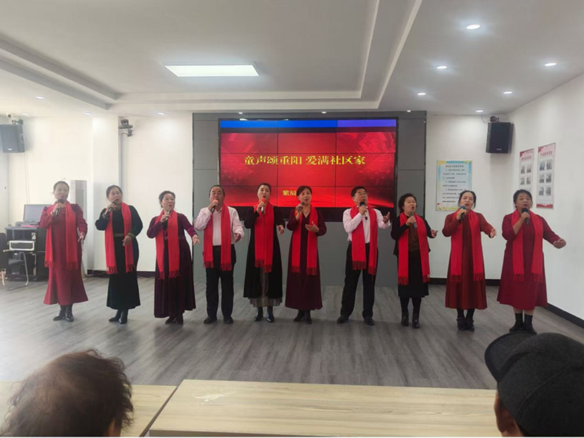 1761999932238544.jpg 西城街道紫辰社区“童声颂重阳 爱满社区家”重阳节活动照片2_副本.jpg