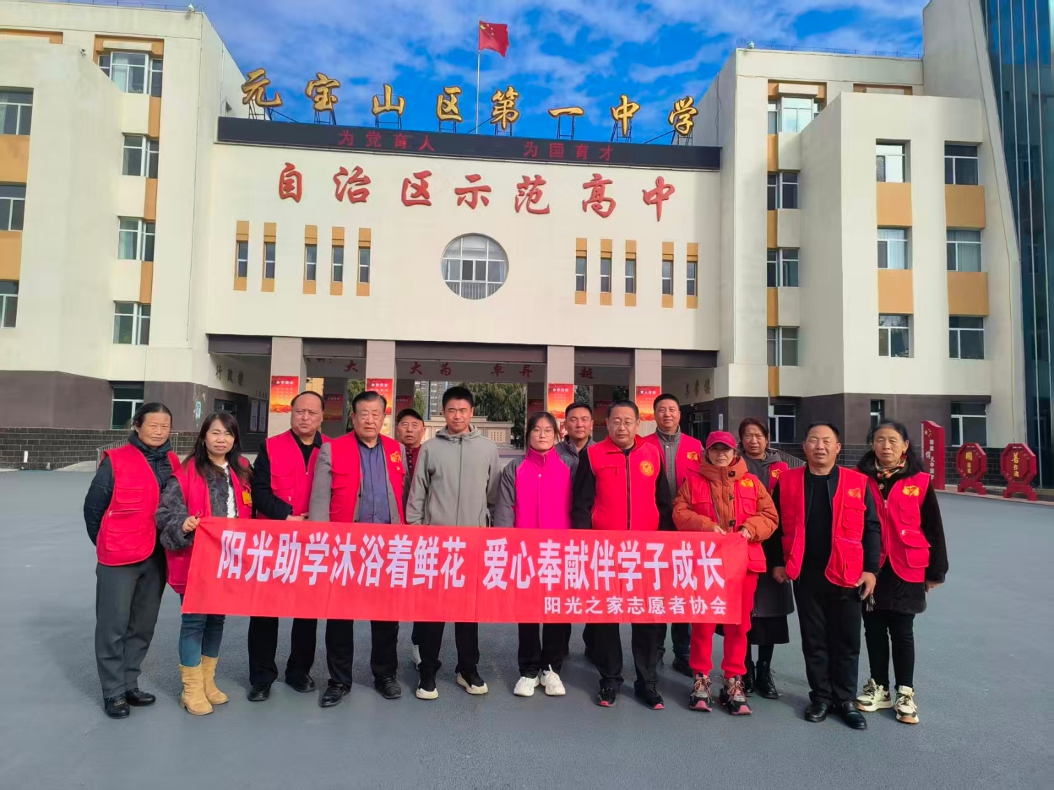 1762136682982856.jpg 平庄城区街道星海社区关工委“阳光沐浴着鲜花 爱心伴学子成长”秋季助学活动照片2_副本.jpg