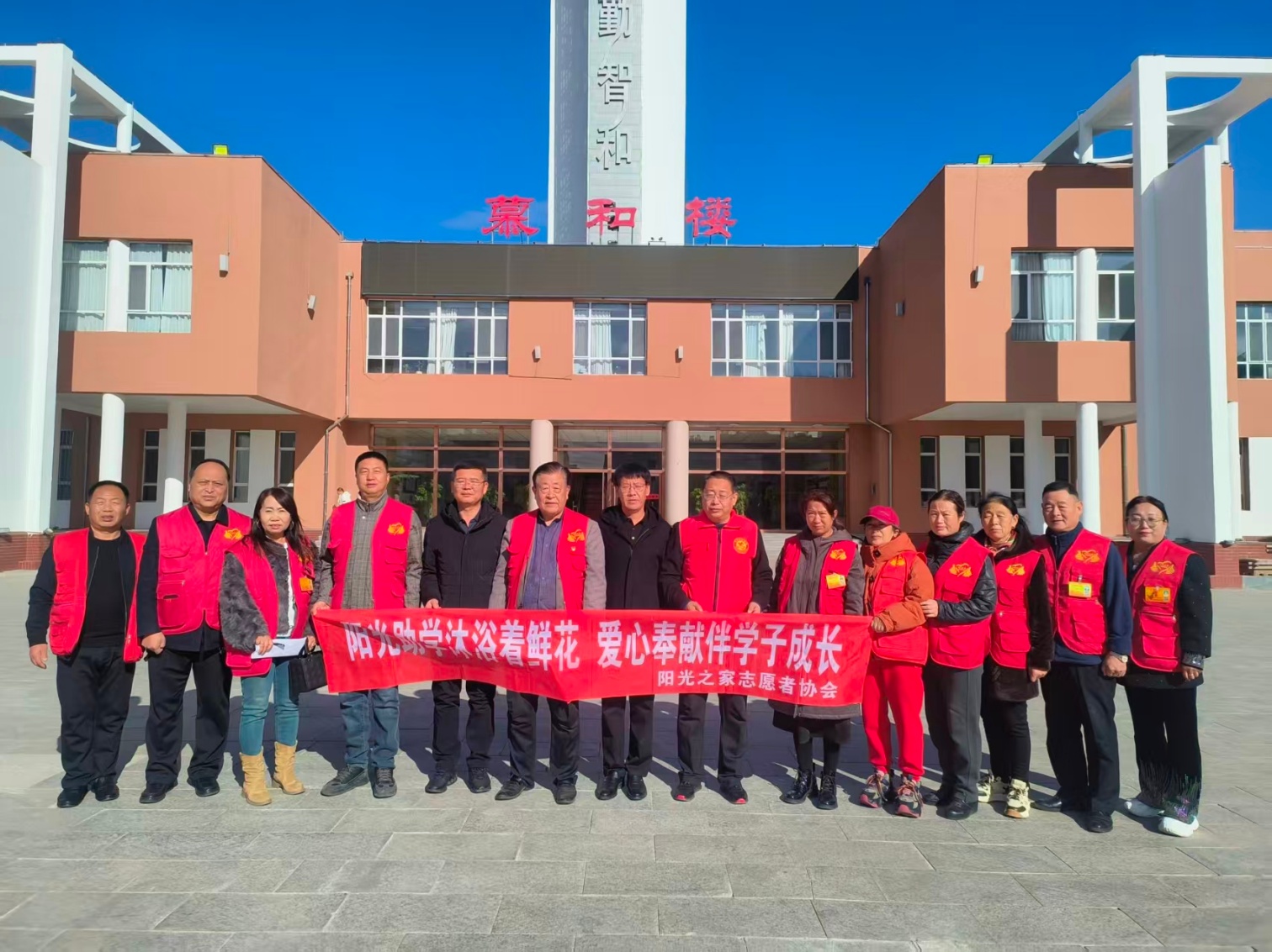 1762136706675855.jpg 平庄城区街道星海社区关工委“阳光沐浴着鲜花 爱心伴学子成长”秋季助学活动照片3_副本.jpg