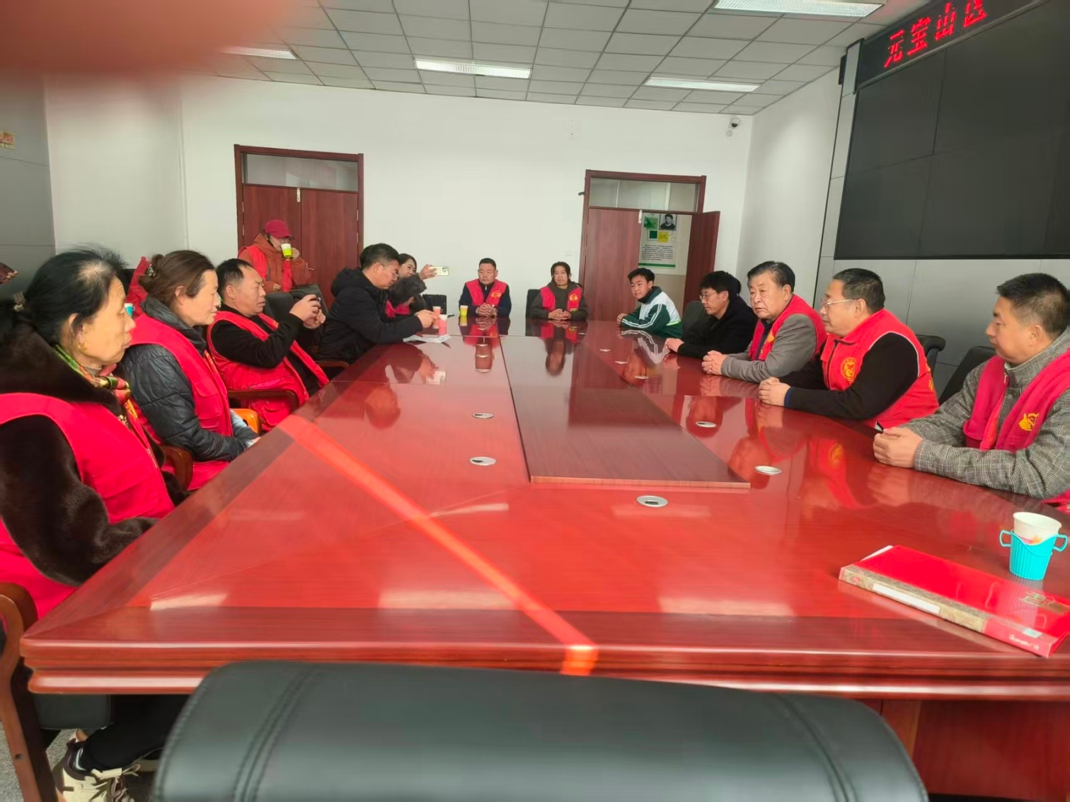 1762136739420993.jpg 平庄城区街道星海社区关工委“阳光沐浴着鲜花 爱心伴学子成长”秋季助学活动照片8_副本.jpg