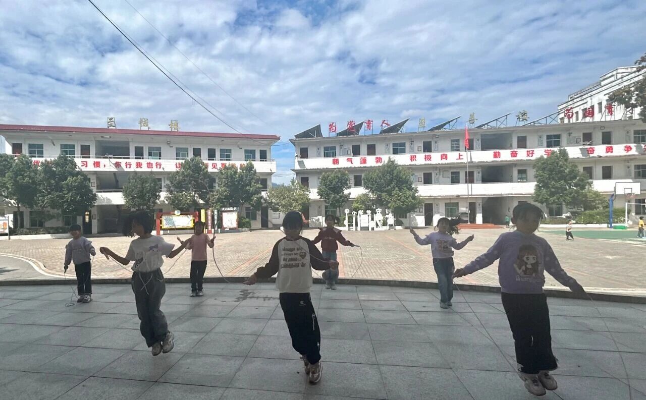 1762159957113473.jpg 80d744eaeb01069401d7844f83195e41.jpg