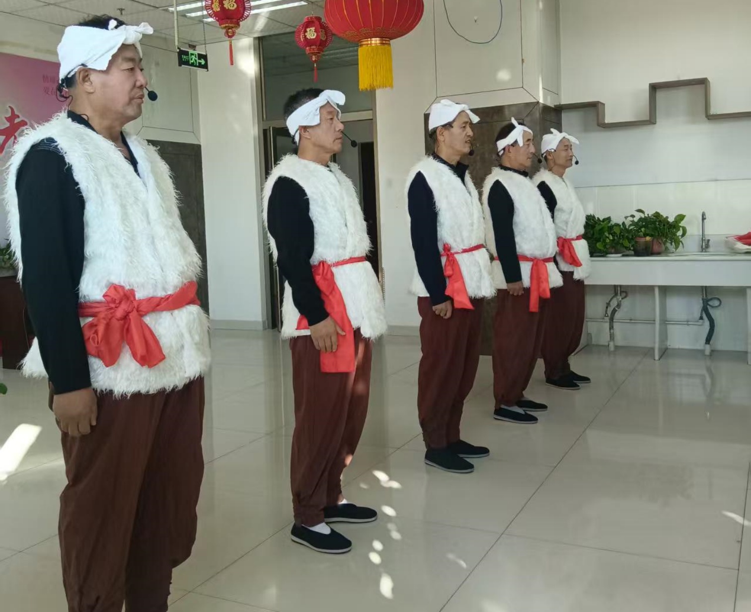 1762307718278427.jpg 平庄城区街道星海关工委携手阳光之家到福利院看望老人活动照片9_副本.jpg