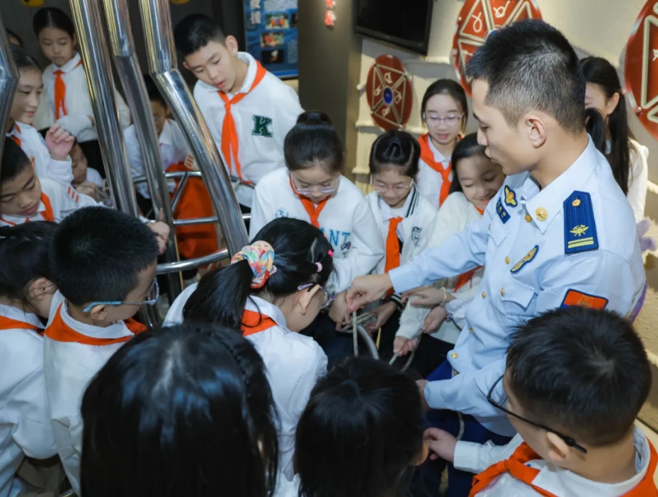 1762503158886679.jpg 福建省福州市关工委开展“致敬火焰蓝 传承思政魂”主题研学活动(3).jpg