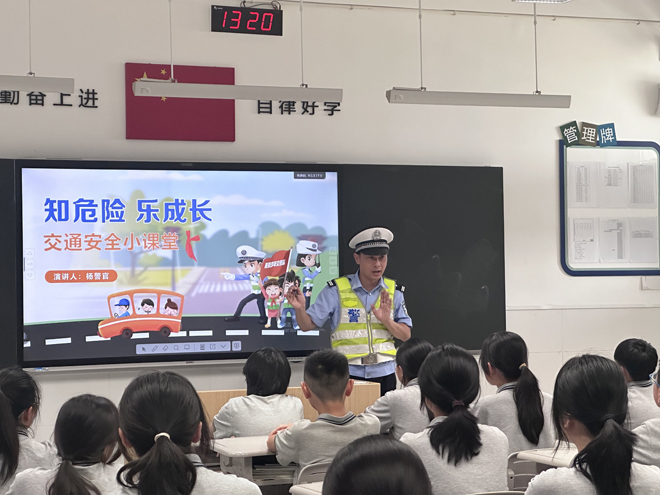 第二段：开学第一课（交通安全）2=.jpg
