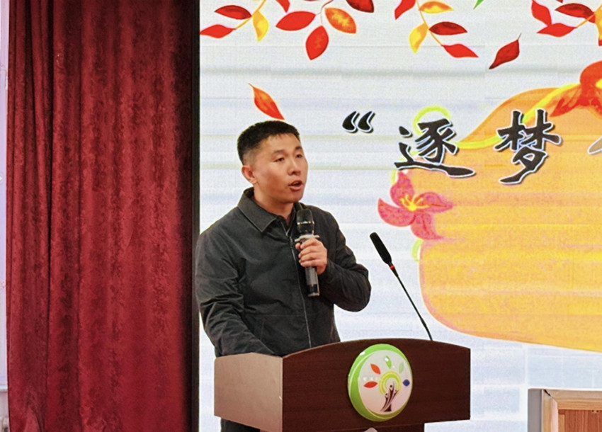 1763709971269373.jpg 马林小学关工委“拾叶创美白杨下‘树·悦’启智向未来”树叶贴画活动照片7_副本.jpg