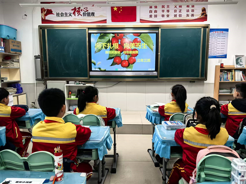 1763968878883607.jpg 元宝山矿区小学“一树一班一世界”活动照片1_副本.jpg