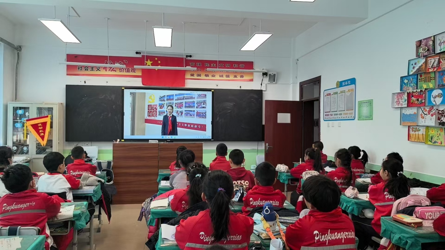 1764658548585061.jpg 平矿二小“童言童语悟精神,全会春风润童心”活动照片5_副本.jpg