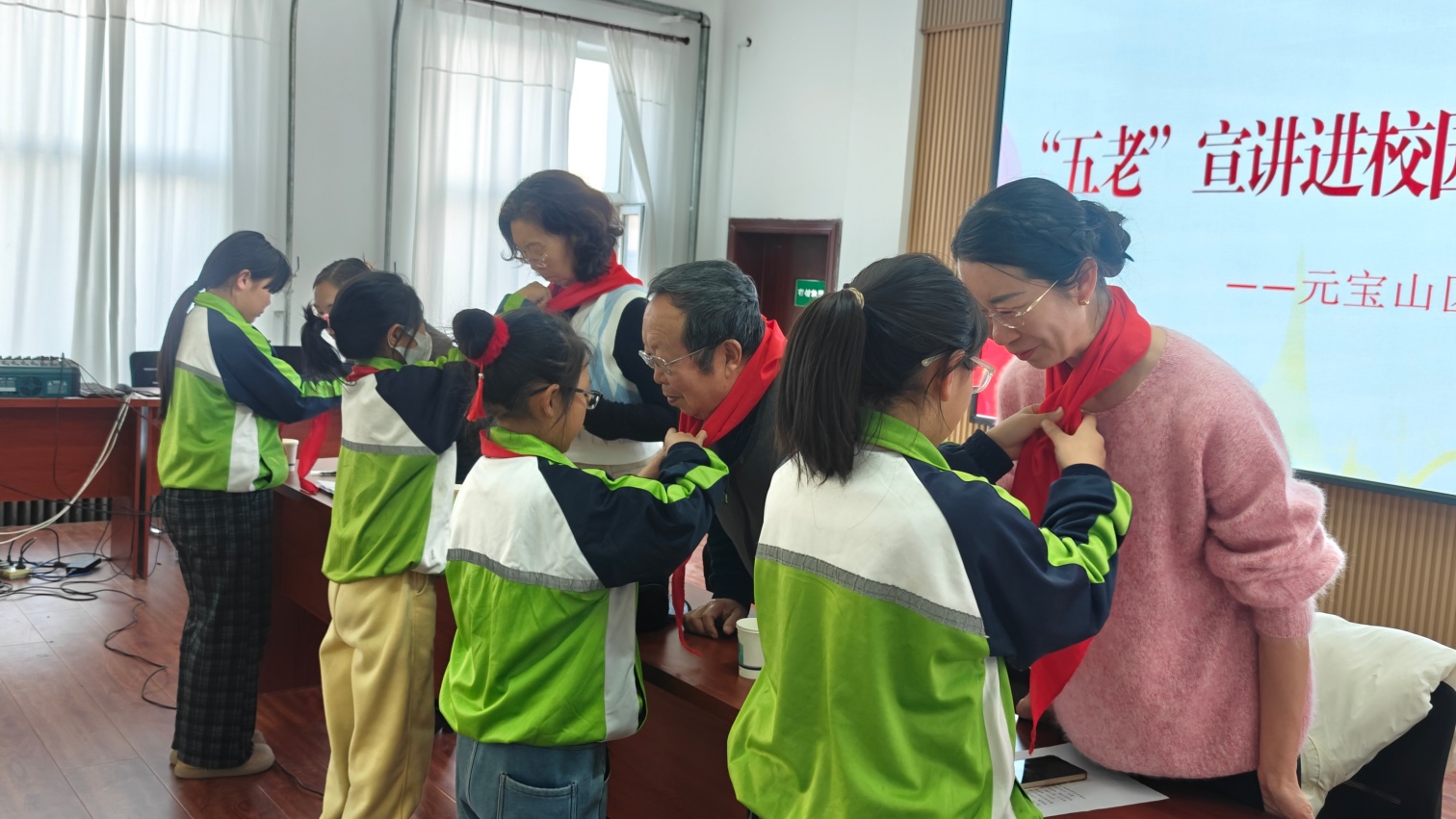 五家小学“五老”进校园活动照片3_副本.jpg