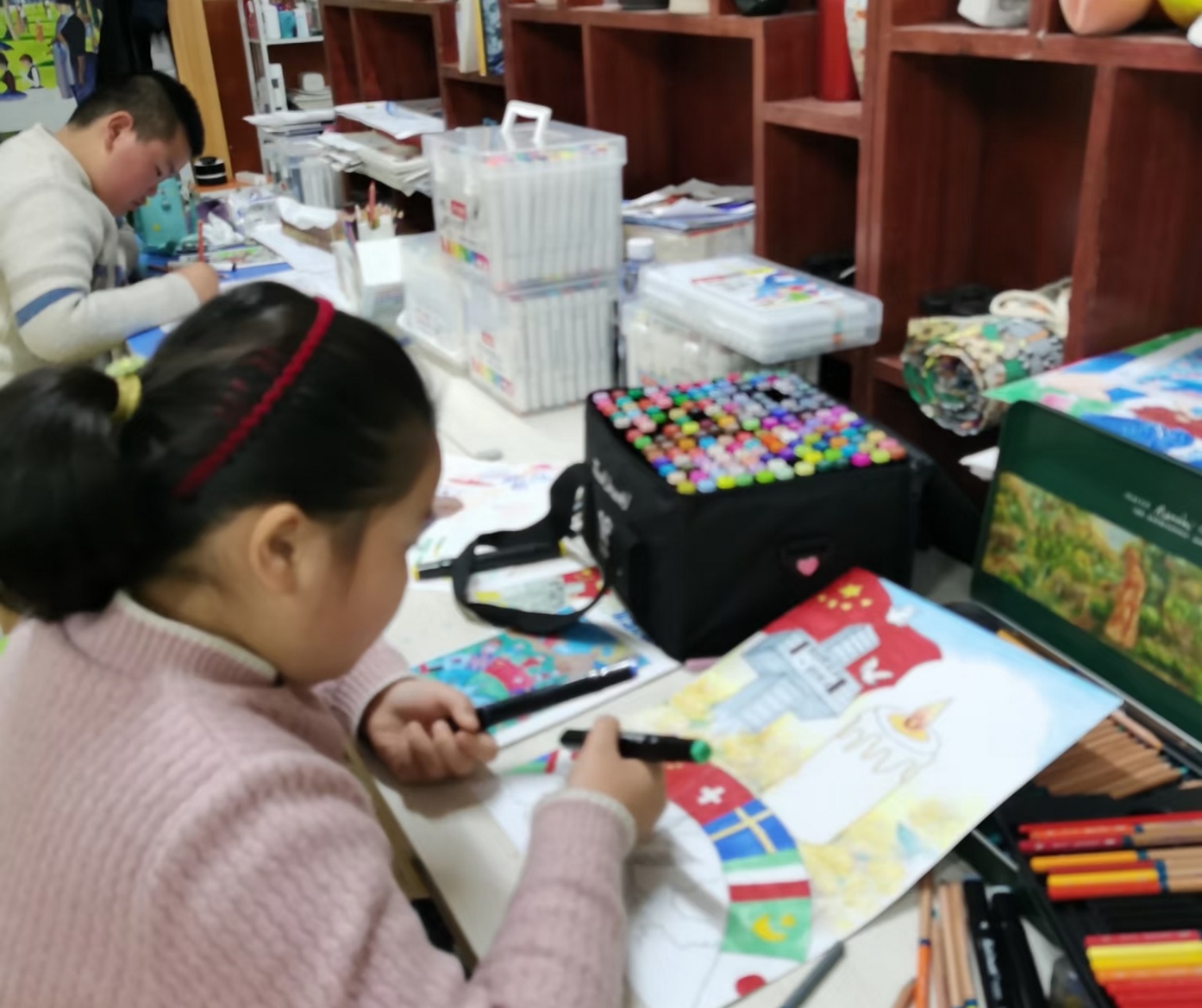 1765417412231672.jpg 西城街道如意东社区手抄报绘初心 铭记国耻勇奋进活动照片2_副本.jpg