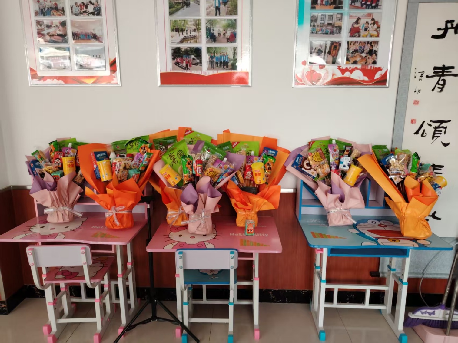 1765940117665764.jpg 西城街道王府社区“小小鼓手展风采 ,暖心花束伴成长”活动照片1_副本.jpg