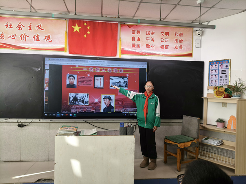 1766747409187424.jpg 平矿一小“缅怀伟人风范 传承中华之魂”缅怀伟人读书活动照片1_副本.jpg