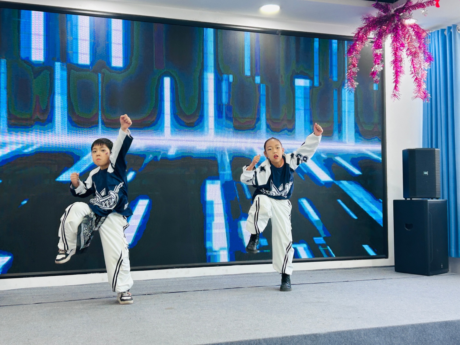 1767078422223567.jpg 平庄城区街道吉祥社区举办“红韵领航迎佳节,同心逐梦庆元旦”新年活动照片5_副本.jpg