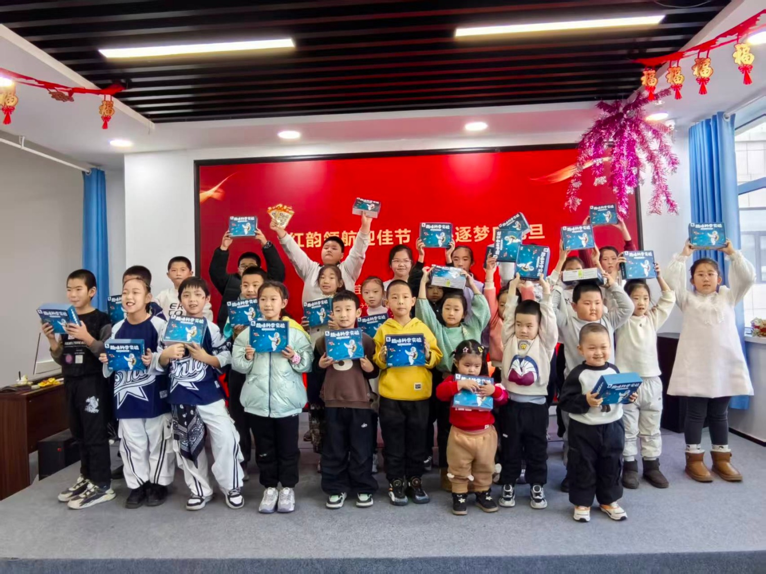 1767078453367879.jpg 平庄城区街道吉祥社区举办“红韵领航迎佳节,同心逐梦庆元旦”新年活动照片4_副本.jpg