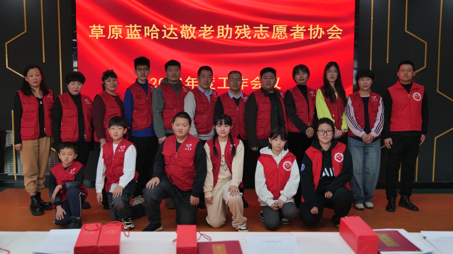 1767080265518707.jpg 草原蓝哈达协会“公益续航,温暖定格”年度十大活动盘点照片1_副本.jpg