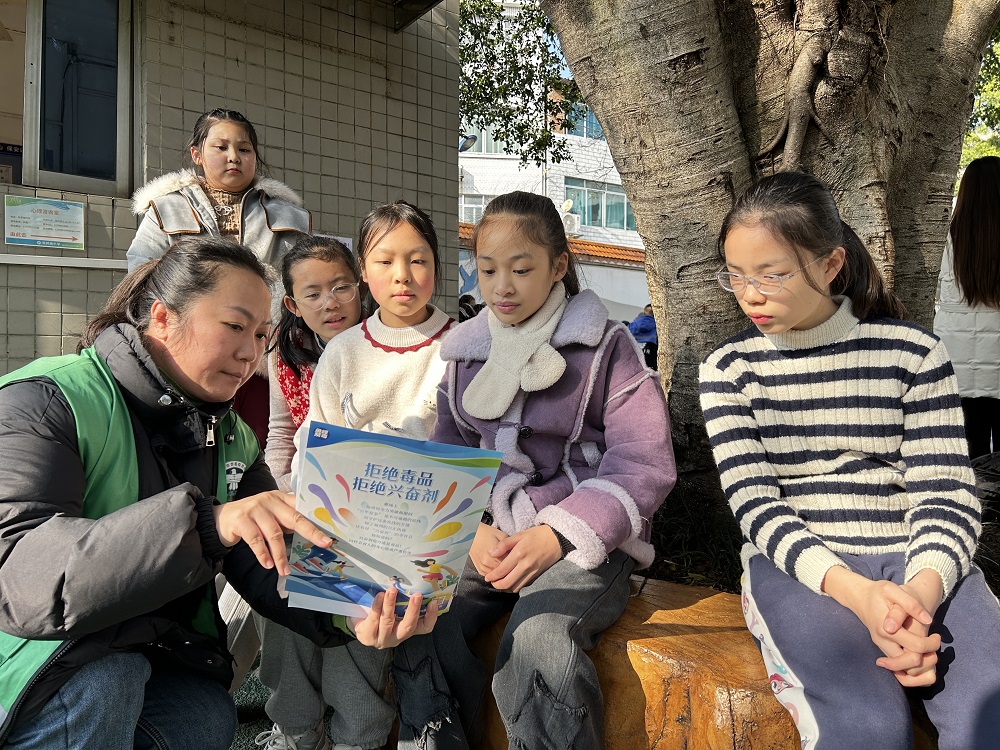 1月6日，广西壮族自治区柳州市鱼峰区红锋社区关工领导小组：禁毒反邪进校园 守护青春助成长 (2)1.jpg