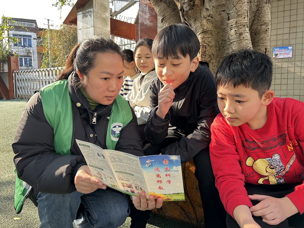 1月6日，广西壮族自治区柳州市鱼峰区红锋社区关工领导小组：禁毒反邪进校园 守护青春助成长 (3)1.jpg